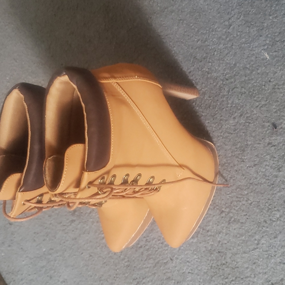 Shoedazzle Jacelyn-E Size 9 tan boots